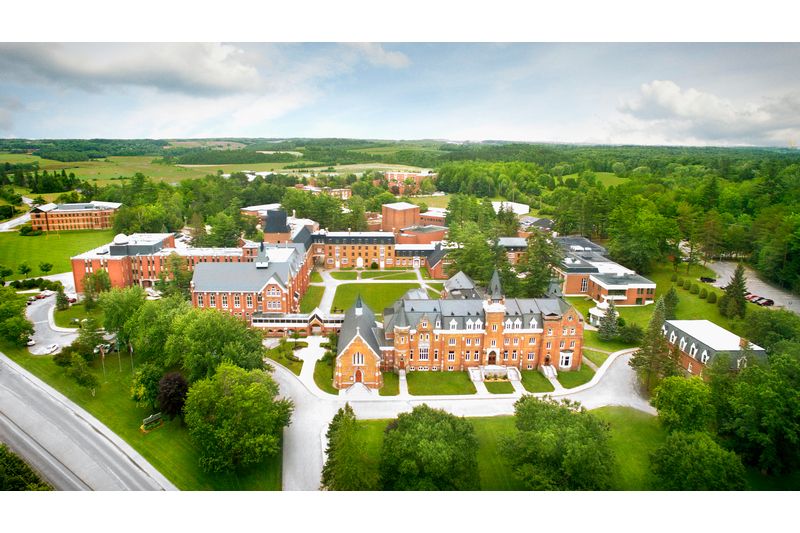L’Université Bishop’s lance une nouvelle campagne de recrutement au Québec et en Ontario